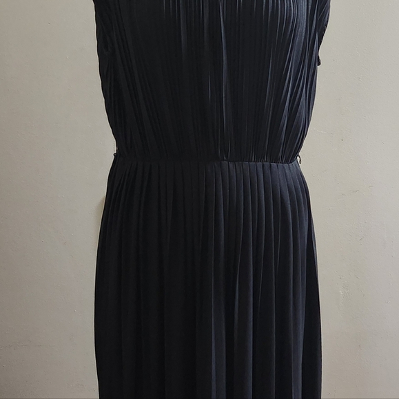 H&M pleated sleeveless dress - Picture 7 of 14